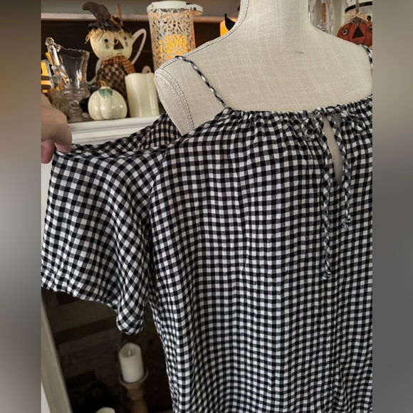 Velvet by graham & Spencer Nedra cold shoulder gingham top black/white Sz.L - Picture 2 of 11